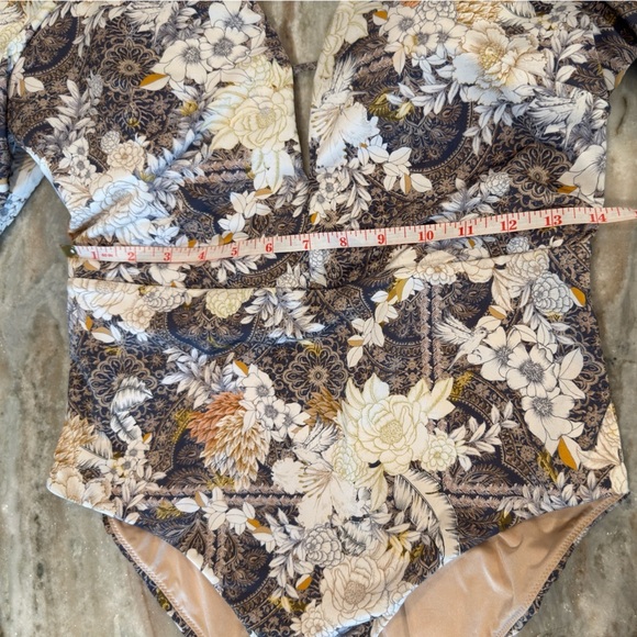 Women’s AQUA BLU Kismet Sophia One Piece short sleeve swimsuit. Size US 10 - Picture 7 of 12